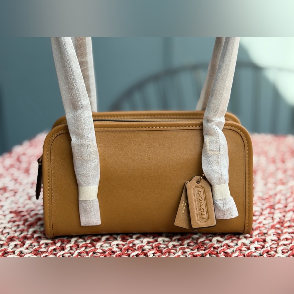 Coach Swing Zip Bag 20 NWT